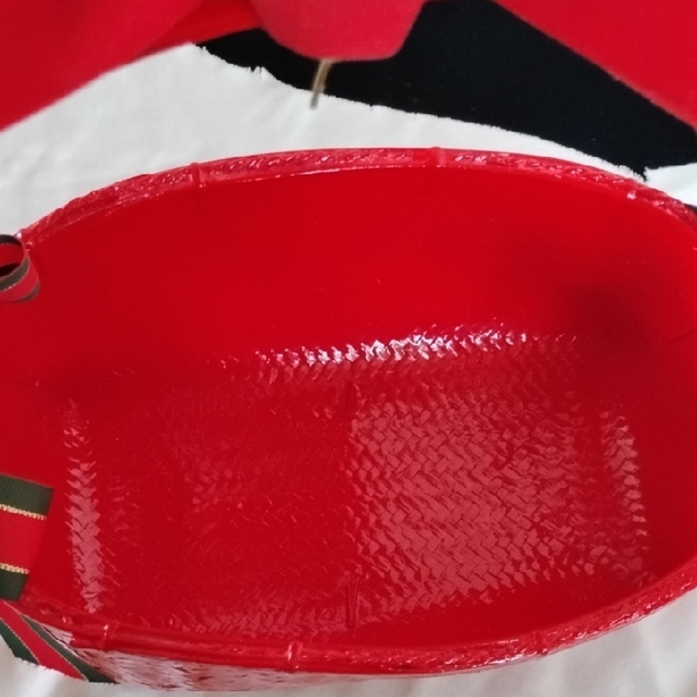 D- NWOT Elegant Red Woven Basket - Picture 7 of 9